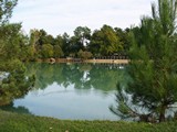 Camping le chêne du Lac à Bayas : le lac de 2,5 hectares
