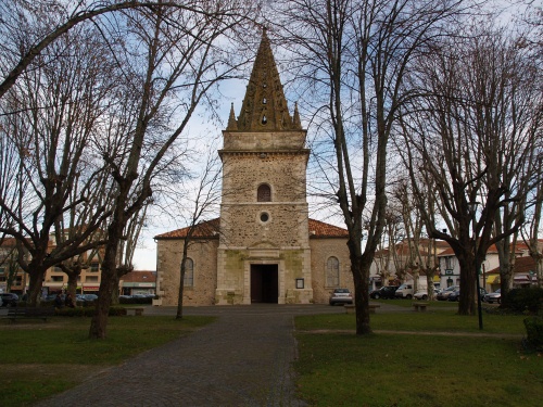 L'église Saint Vincent du XIVe contenant un magnifique rétable de 1695
